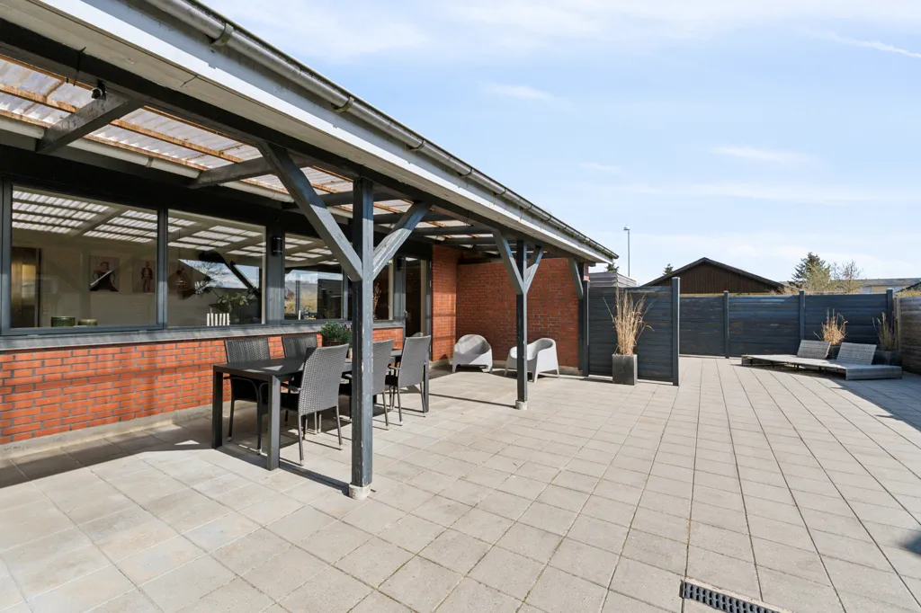 Terrasse - Renovated Villa with Terrace in Sunds