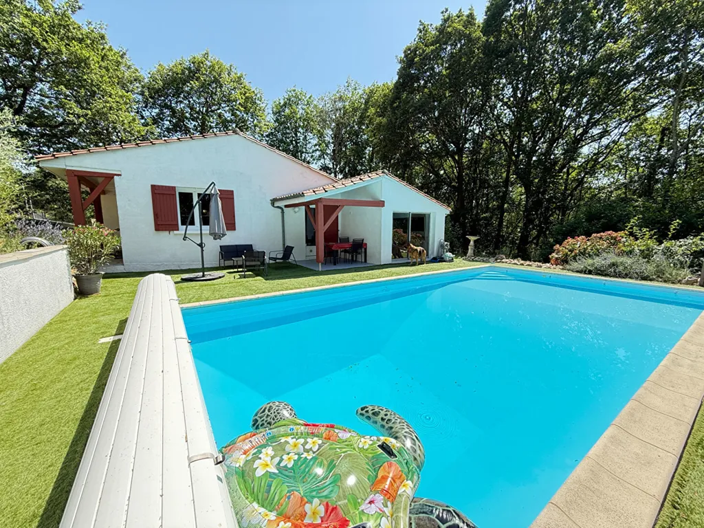 Piscine - Maison avec Piscine et Jardin à Chancelade