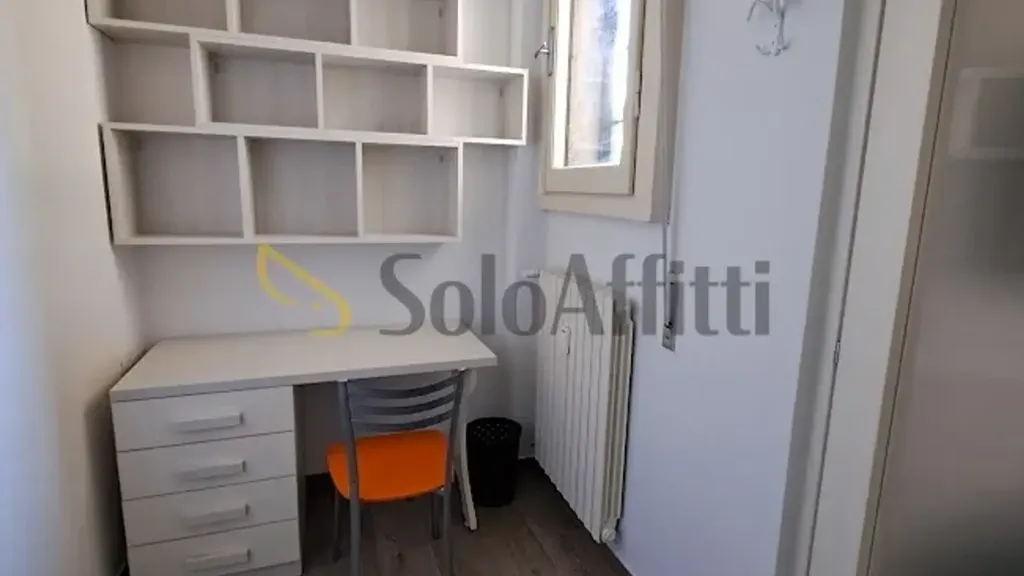 Bureau - Furnished Flat with Balconies in Florence