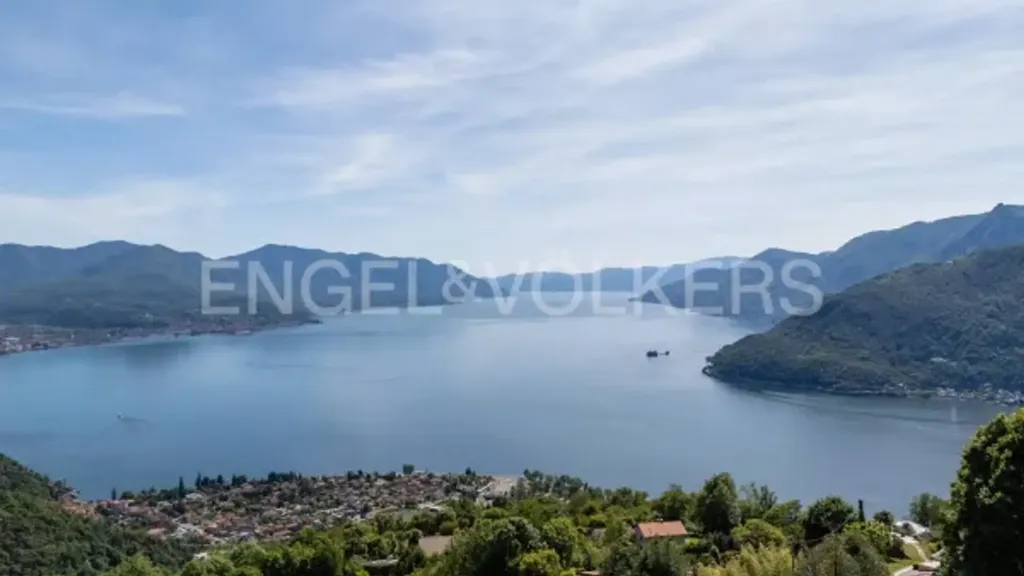 Luxury Villa with Lake View in Maccagno