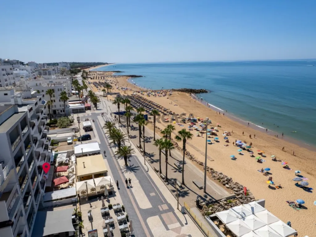 3-Bedroom Flat with Sea View in Loulé