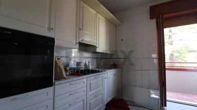 Cuisine - Refurbished Apartment with Balcony in Matera
