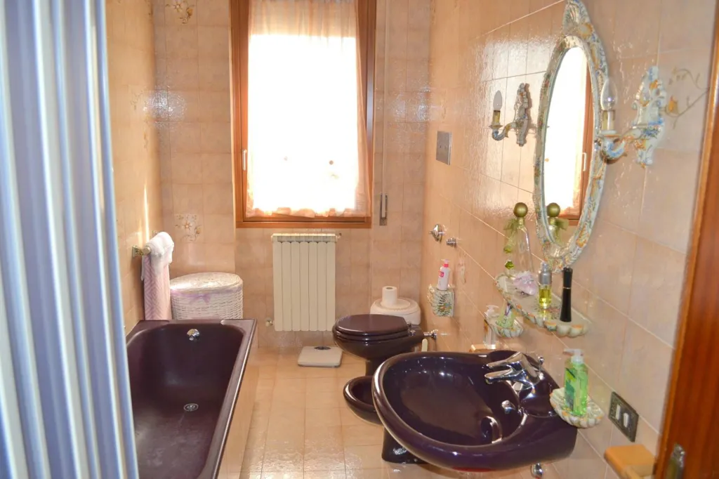 Bagni - Villa con giardino privato a Capriate San Gervasio