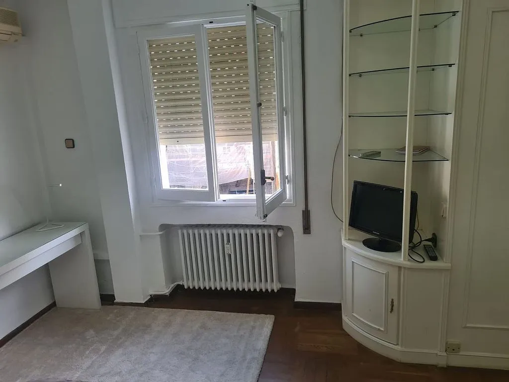 Kabinet - Furnished Flat with Air Conditioning in Chamberí