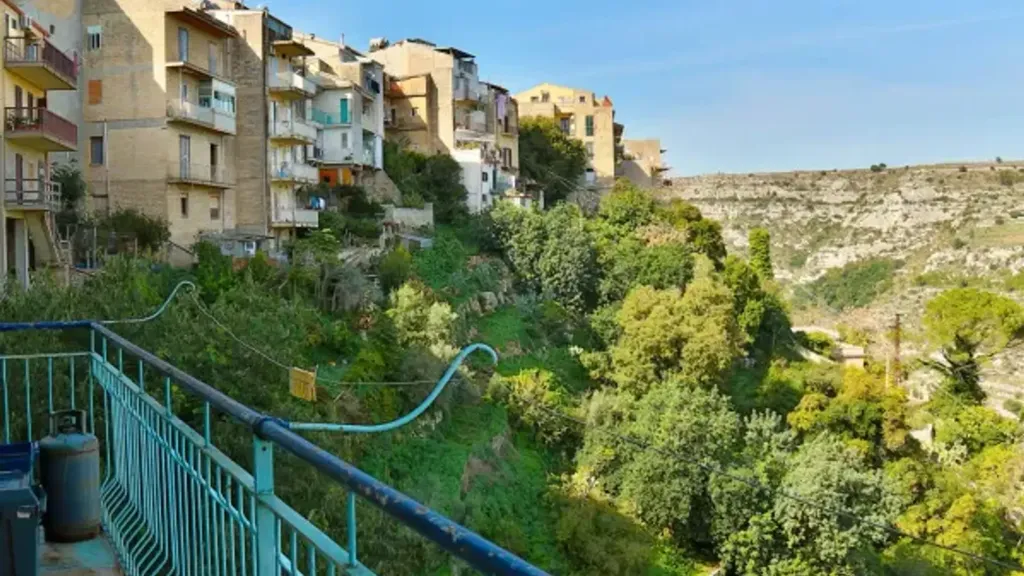 Rõdu - Multi-level Terraced House in Ragusa Centre