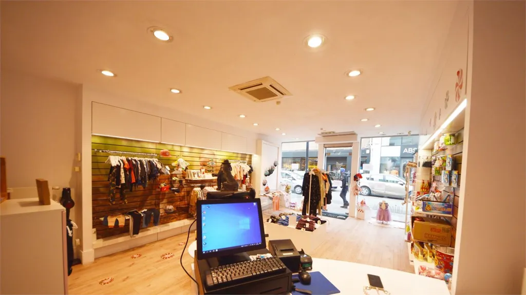 Rooms - Commercial Unit with High Visibility in Geraardsbergen