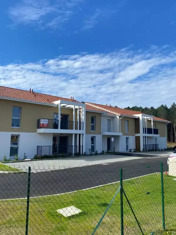 Extérieur - Appartement Calme avec Parking près de l'Océan