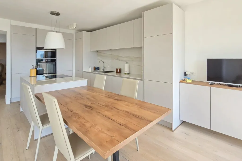 Cuisine - Appartement de 4 Pièces avec Terrasse Panoramique à Mandelieu