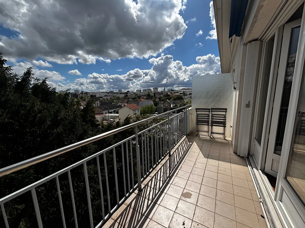 Balcon - Appartement 5 Pièces avec Balcons à Joué-les-Tours
