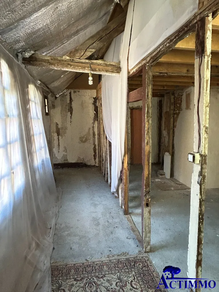 Stanze - Historic House for Renovation in Joigny