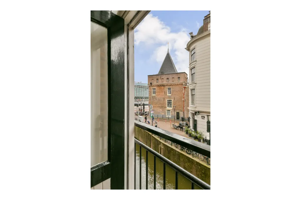 Rõdu - Split-Level Apartment with Water View in Amsterdam