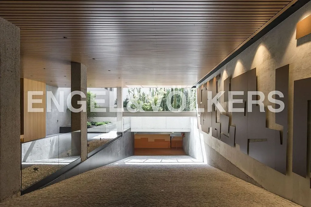 Ingresso - 3-Bed Apartment with Pool in Ríos Rosas