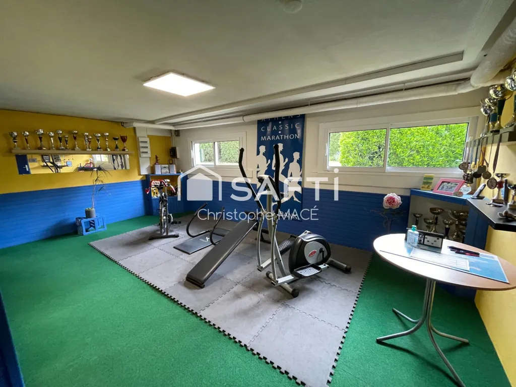 Rooms - Spacious House with Garden in Laval