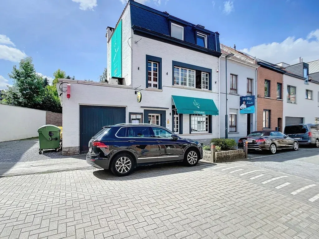 Välivaade - Converted Apartment with Historic Value in Oudergem