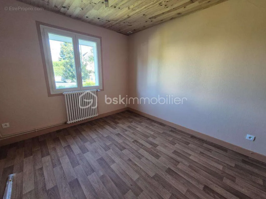 Pièces - Maison de Plain-Pied avec Balcon dans le Quartier Calme de Gien
