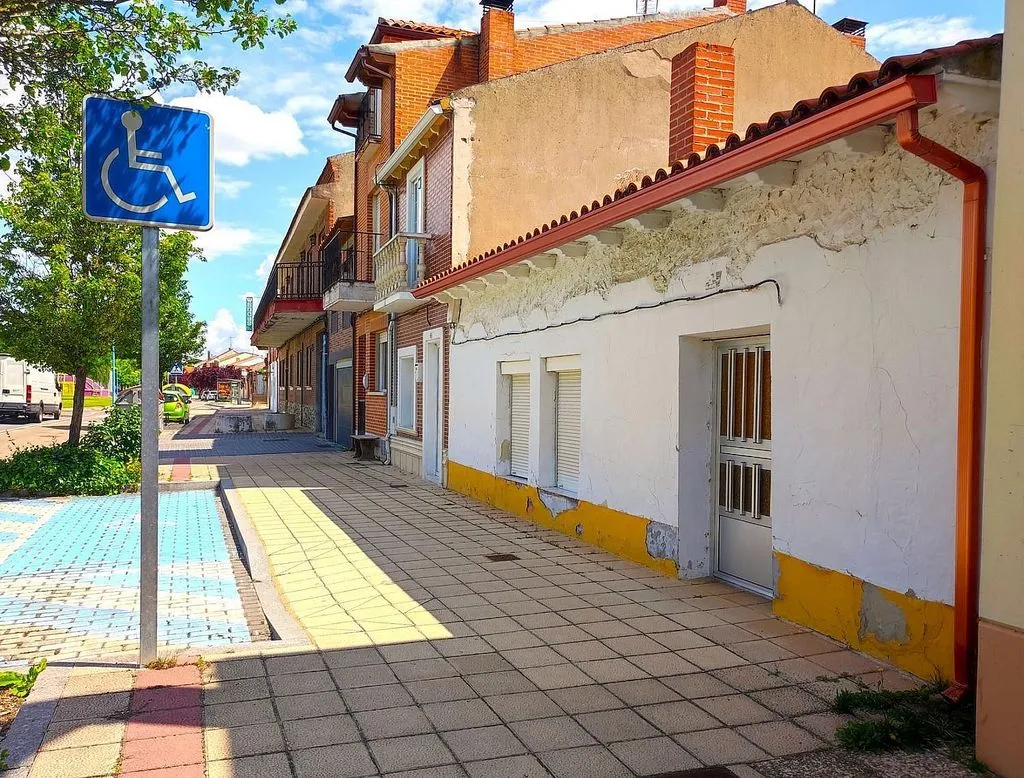 Välivaade - Rustic House with Patio in Puente Duero