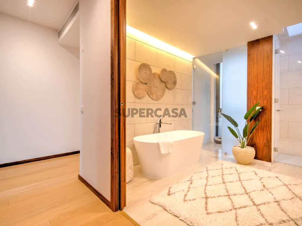Bathrooms - Modern Villa with Sea View in Troia Resort