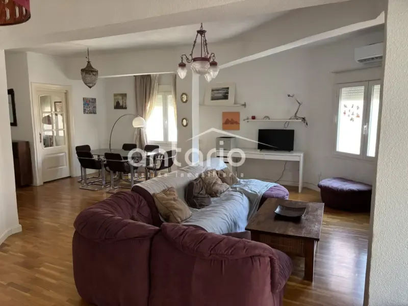 Soggiorno - Corner Flat with Large Windows in San Juan