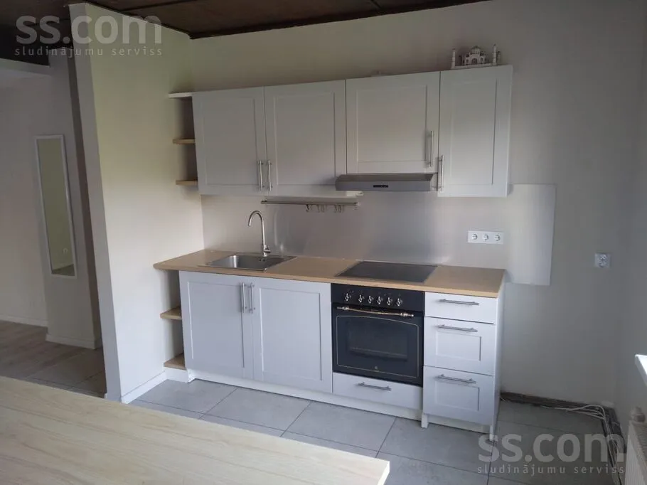 Köök - Modern 4-Bedroom Duplex with Private Garden in Tukums