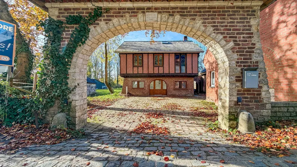 Extérieur - Villa Rénovée avec Jardin et Bureau à Proximité des Axes
