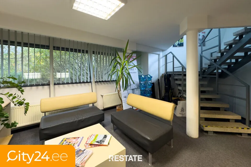Kabinet - Commercial Property with Garage in Peetri
