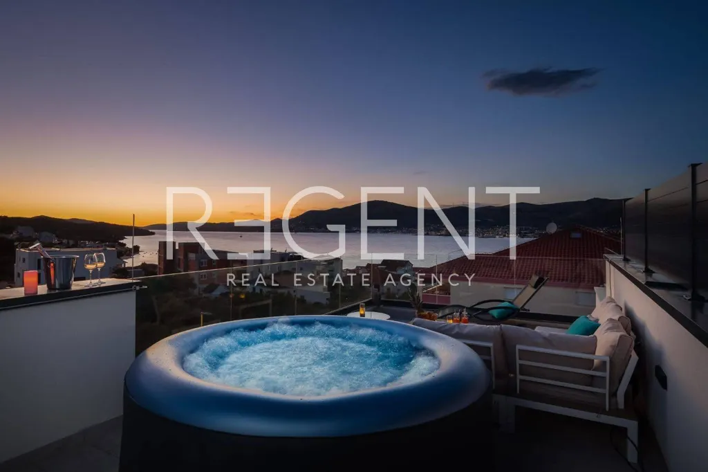 Terrazza - Modern Apartment with Sea View in Trogir