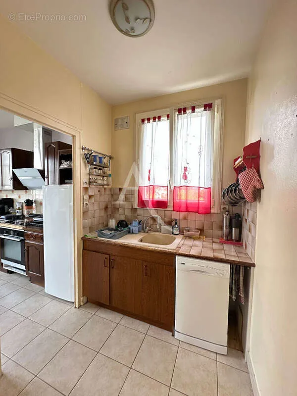 Cucina - 1965 House with Garden in Aizenay Centre