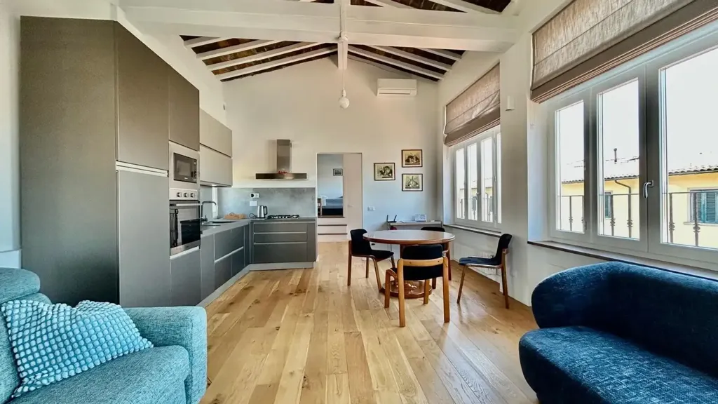 Elutuba - Triplex with Terrazzo in Campi Bisenzio