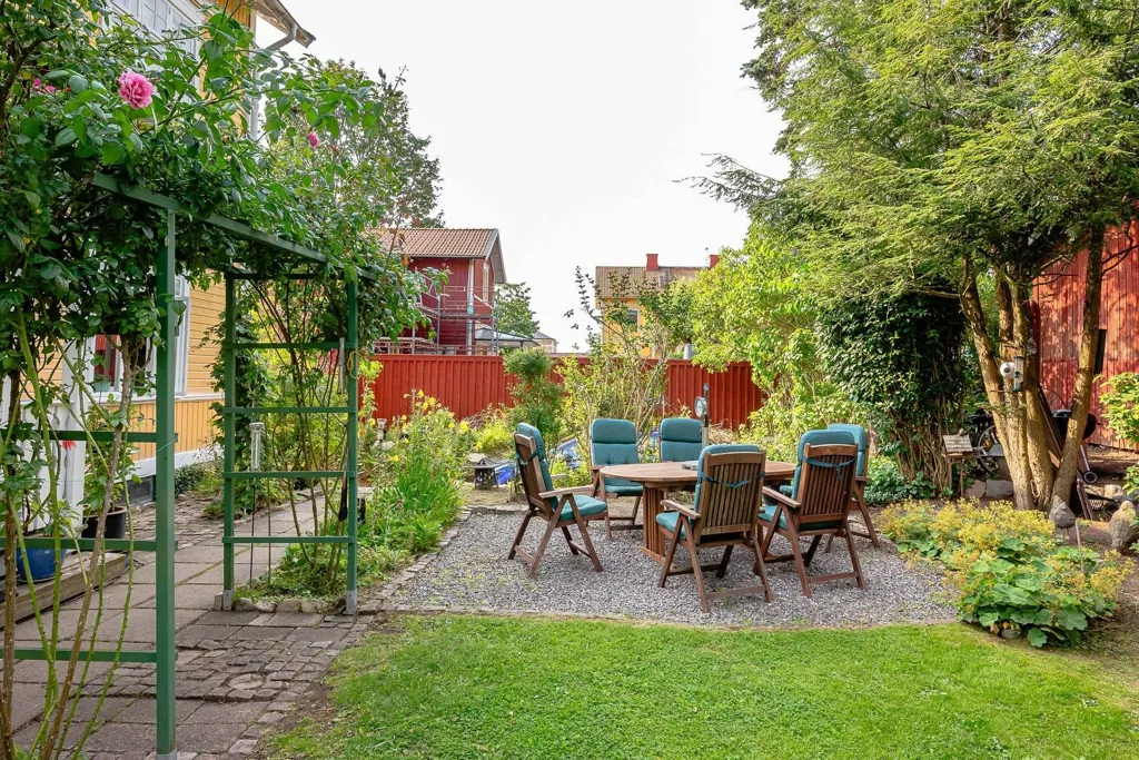 Aed - Victorian Villa with Multiple Units in Malmköping