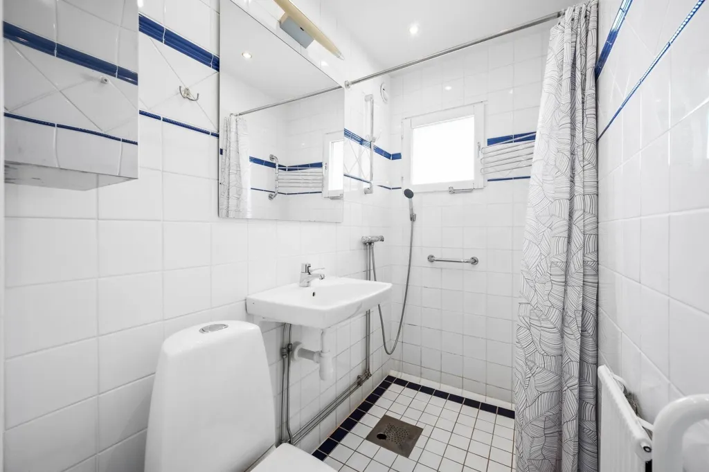 Bagni - Open-Plan Flat with Balcony in Kista