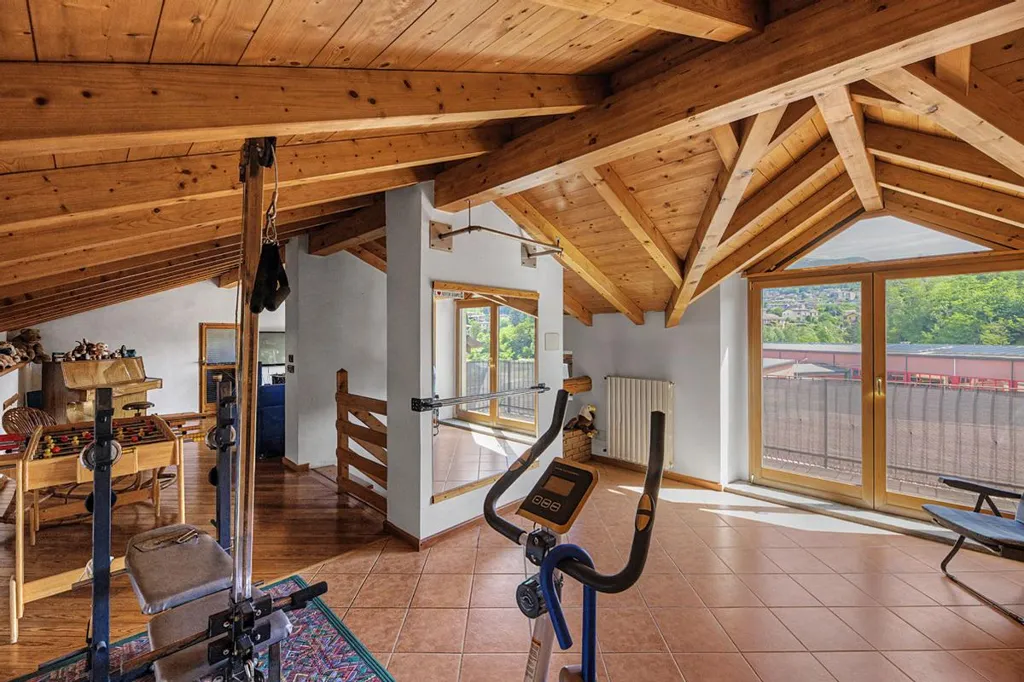 Toad - Multi-Level Apartment with Mansard in Luino