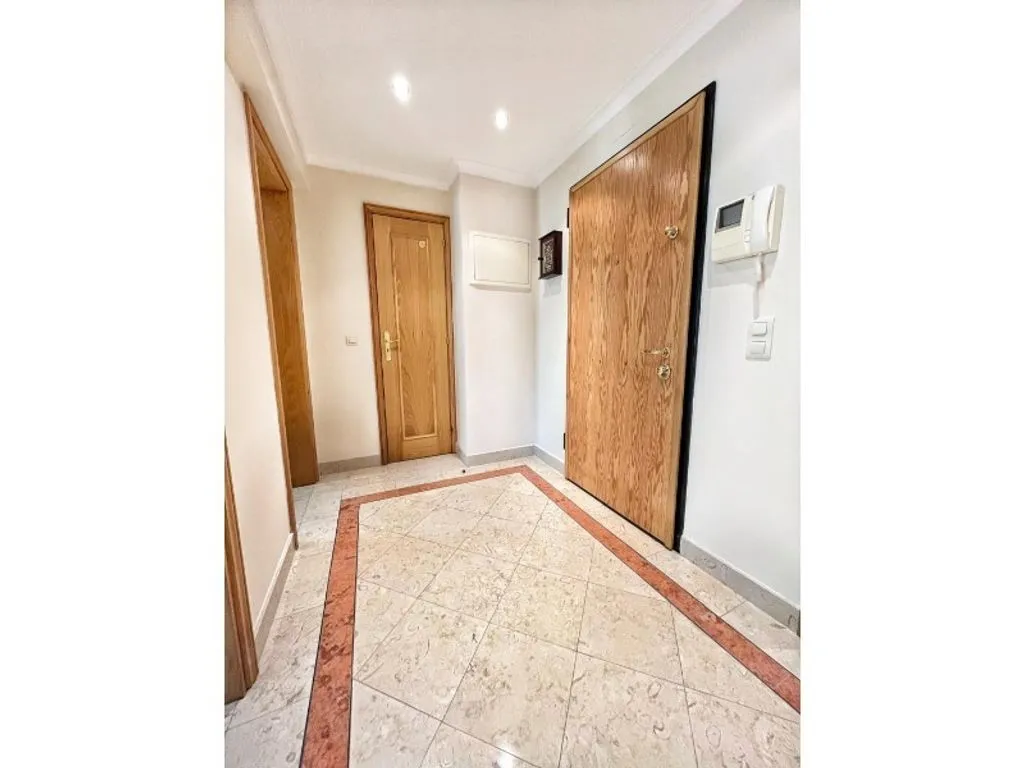 Esik - 2-Bedroom Flat with Portuguese Architecture in Lisbon