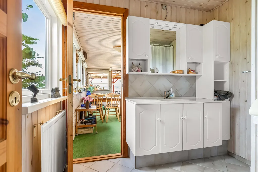Baños - Vacation Home with Waterfront View in Sellerup Strand