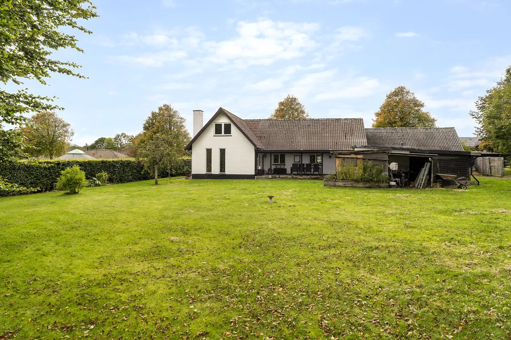Aed - Historic Villa with Garden in Aulum