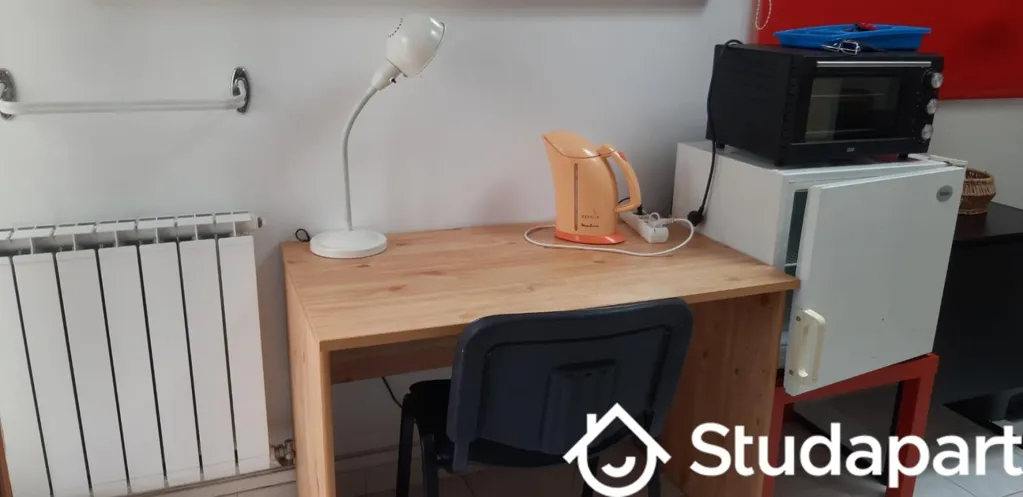 Bureau - Studio Meublé avec Jardin à Joseph Bouchayer
