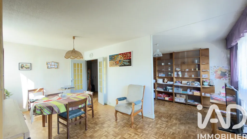 Sala da pranzo - 3-Bed Apartment with Balcony in Nanterre