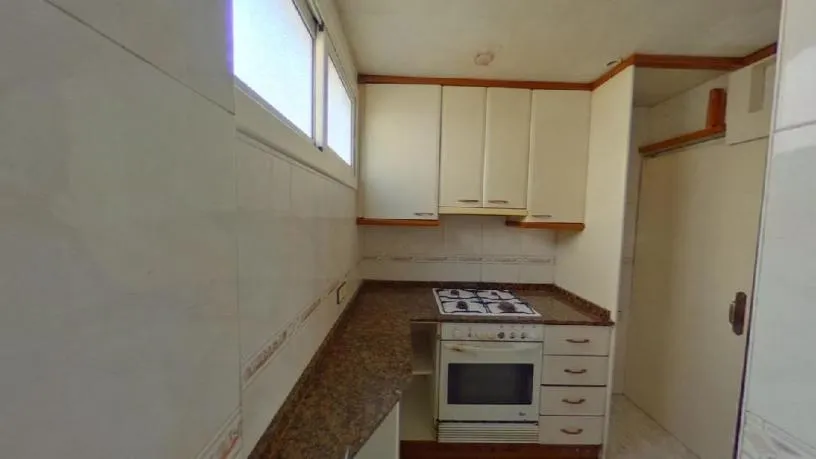Kitchen - Bright Apartment with Balcony in Barcelona