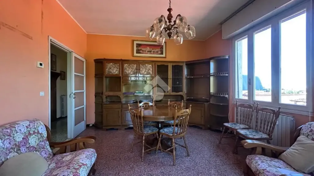 Söögituba - 3-Room Apartment with Balcony in Brescia