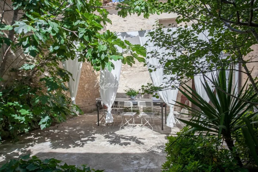 Giardino - Atypical Stone House with Pool in Menerbes