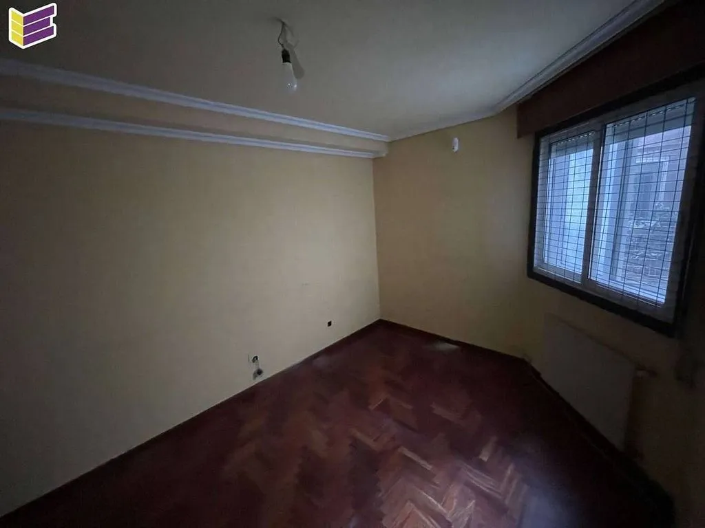 Pièces - Apartment with Large Windows in Vigo