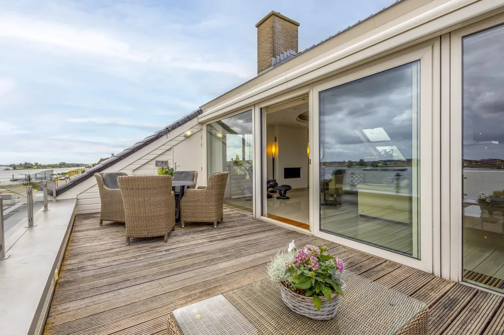 Terrasse - Penthouse with River View in Boven-Hardinxveld