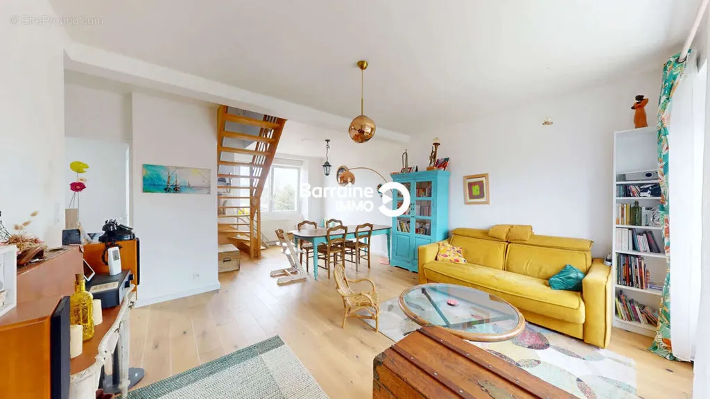 Living Room - Townhouse in Stone with Garden in Baud