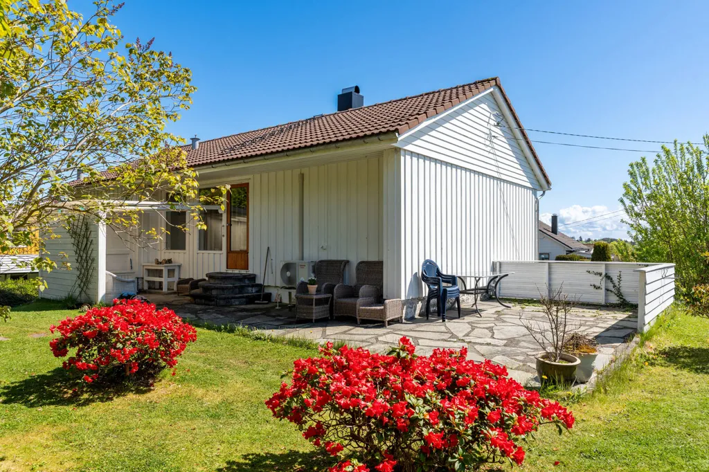 Giardino - Quiet Villa with Garden in Langevåg