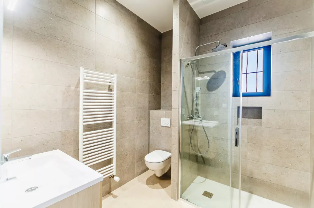 Salles de bain - Maison de Caractère avec Terrasse à Écully