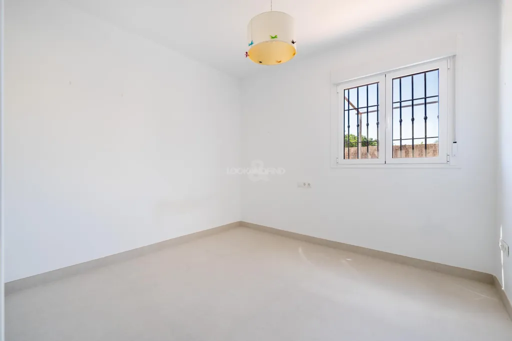 Pièces - Independent Chalet with Pool in Almería Centre