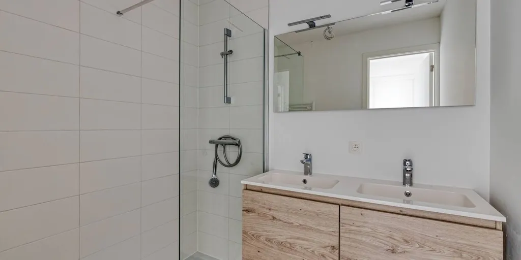 Salles de bain - Appartement Moderne avec Terrasse au Centre de Staden
