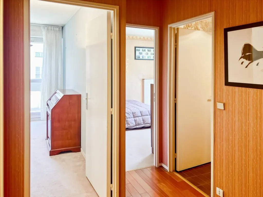 Hallway - Family Flat with Balcony in The Chesnay