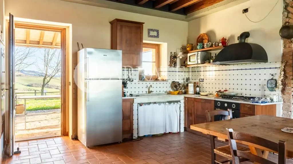 Köök - Rustic Farmhouse with Pool near Volterra