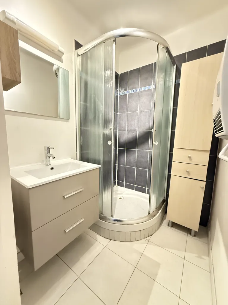 Salles de bain - Appartement avec vue dégagée à Montpellier Écusson
