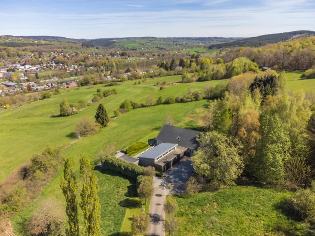 Gîte avec Vue Imprenable et Espace Wellness à Stavelot